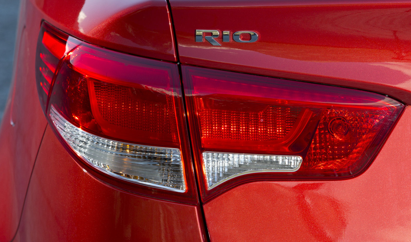 Фонарь рио. Kia Rio задние фары. Kia Rio 2016 задние фары. Kia Rio 2015-2016 фонарь. Задние фары Киа Рио 3.